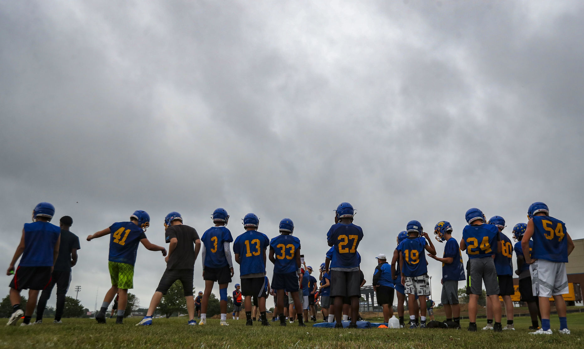 081219-qct-spt-football-practice-005
